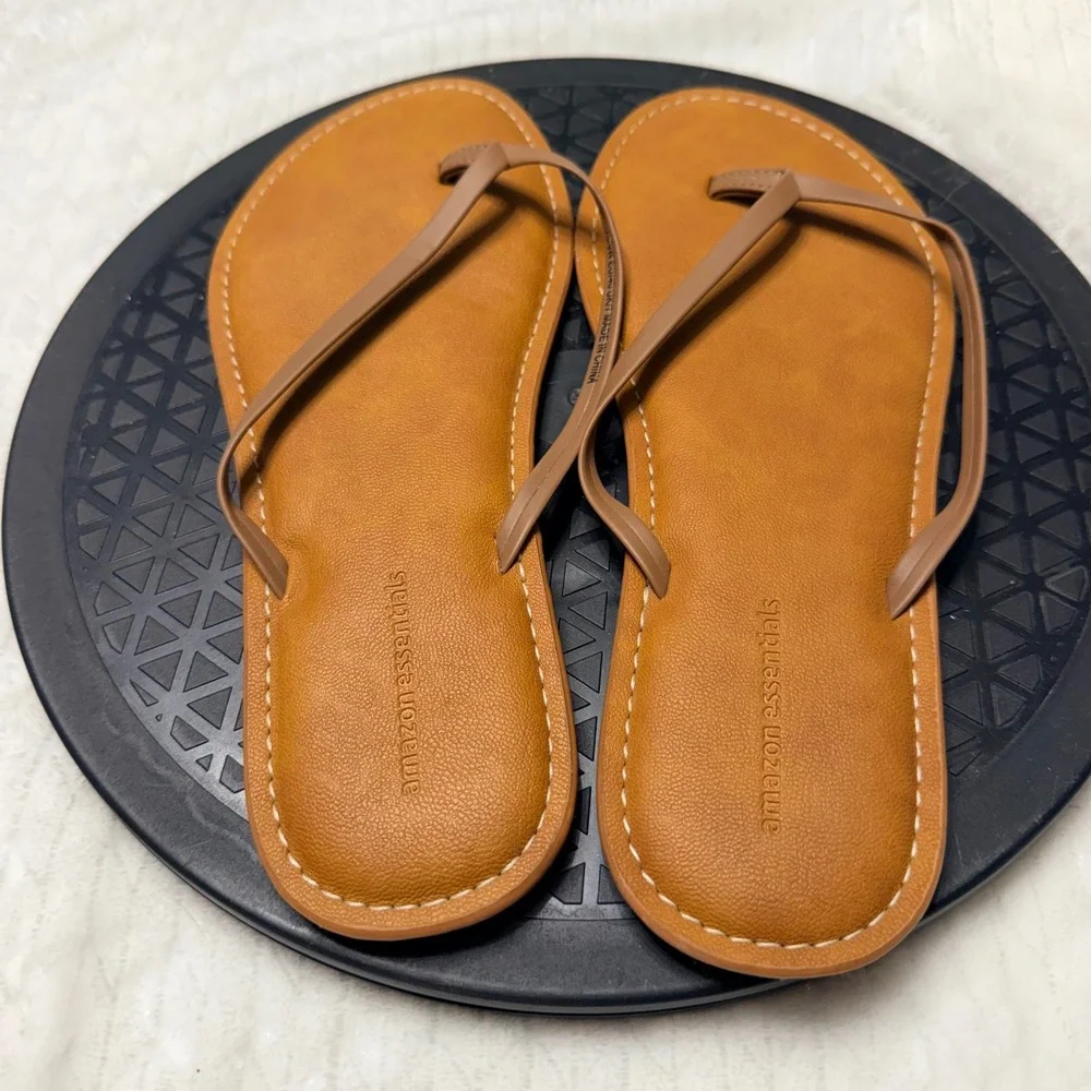 Amazon Essentials Womens 9W Tan Casual Thong Sandal Flat Flip Flop